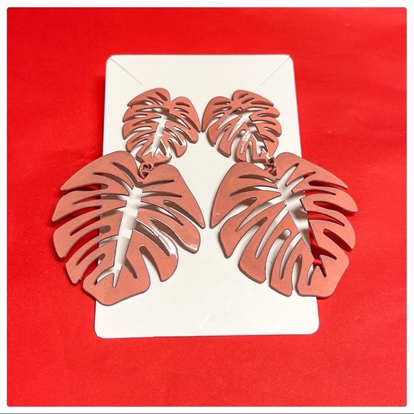 💕Beautiful Coral Plantain Leaves Fashion Earrings💕 - Picture 2 of 5